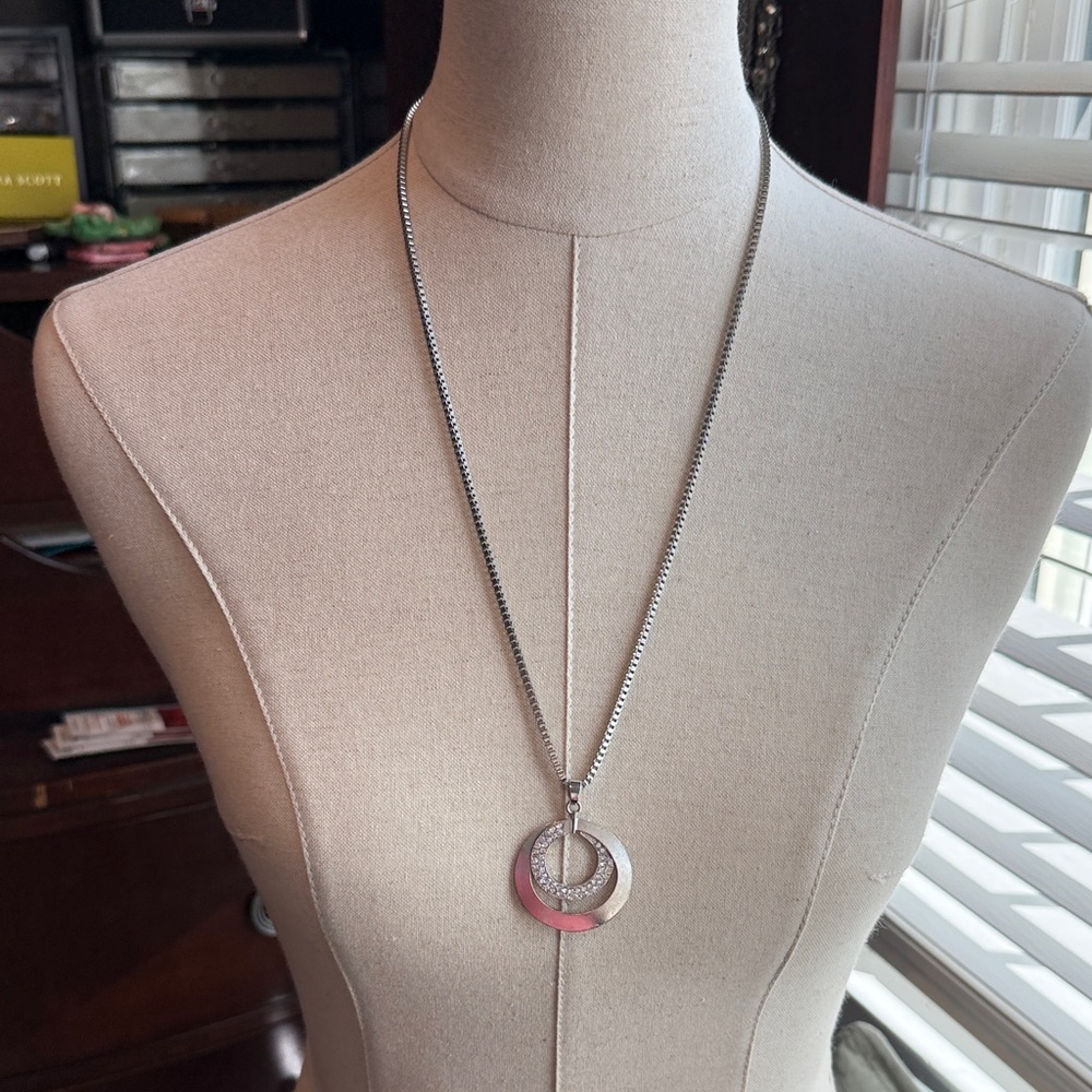 Chic Silver Pendant Necklace